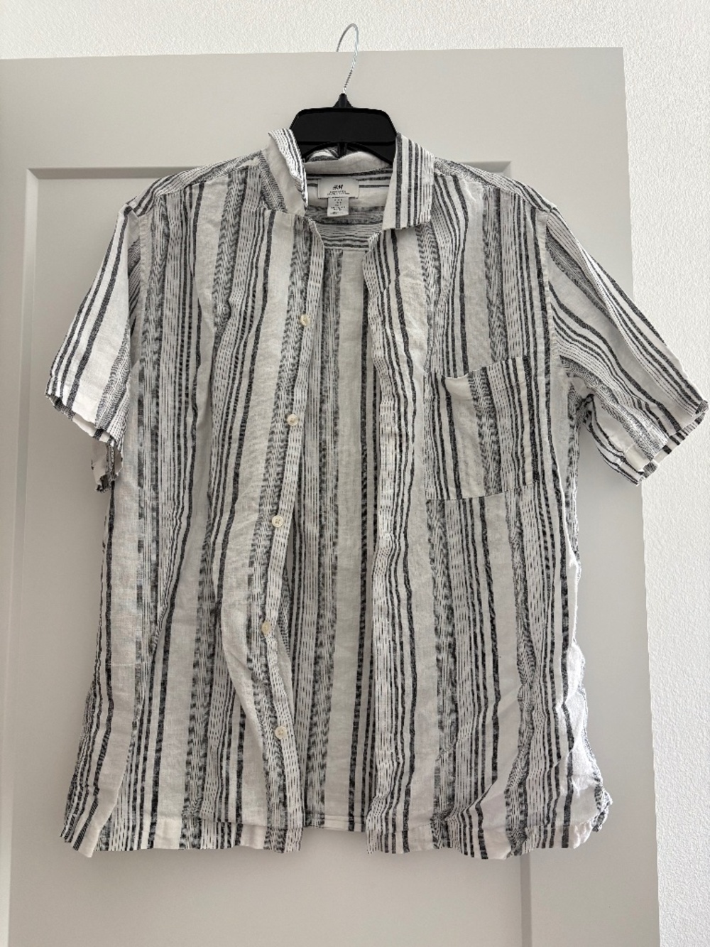 Men’s button up shirt size small